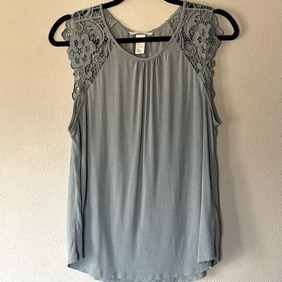 H&M Light Sage, Short-Sleeve Top with Lace Shoulder Detail. Size Large. - Picture 1 of 4